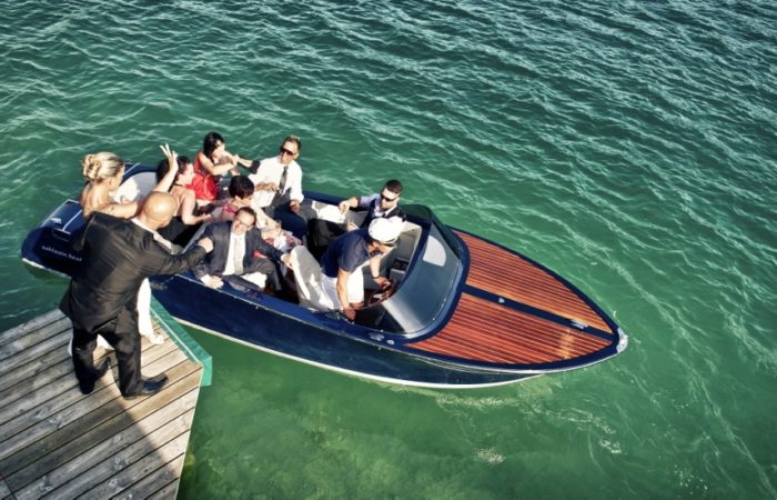 Freunde und Freude auf der Yacht von Oehlwein Bootsvermietung in Velden am Wörthersee