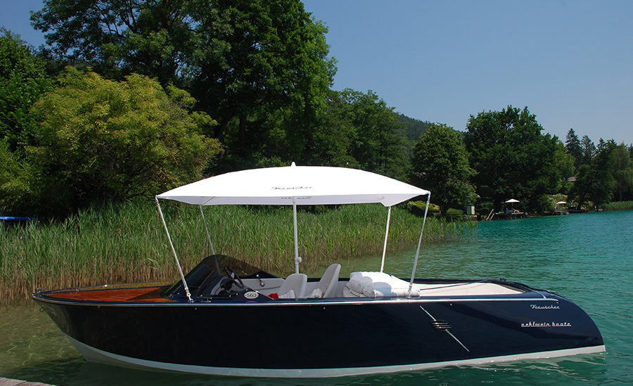 Frauscher Yacht mit Sonnendach am Wörthersee in Kärnten